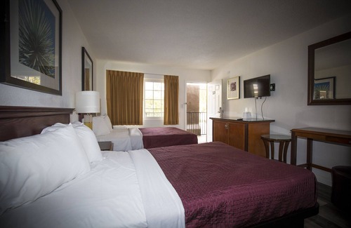 Chico Hotel | Relax at Americas Best Value Inn Chico with Pool & Spa