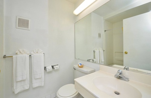 Chico Hotel | Relax at Americas Best Value Inn Chico with Pool & Spa