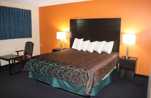 Giddings Hotel | Pet-Friendly Getaway at Americas Best Value Inn Giddings