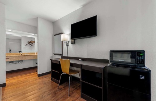 Hamilton Hotel | Discover Americas Best Value Inn Hamilton with Pool & Dining