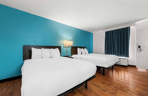 Hamilton Hotel | Discover Americas Best Value Inn Hamilton with Pool & Dining