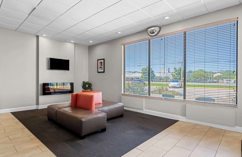 Hamilton Hotel | Discover Americas Best Value Inn Hamilton with Pool & Dining