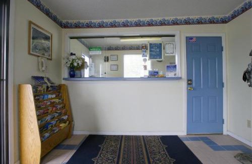 Loudon Hotel | Cozy America's Best Value Inn - Loudon with Hot Tub & Pets