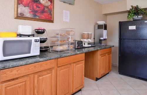 Moon Township Hotel | Convenient Stay at Americas Best Value Inn Pittsburgh Airport