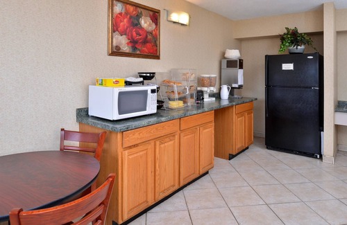 Moon Township Hotel | Convenient Stay at Americas Best Value Inn Pittsburgh Airport