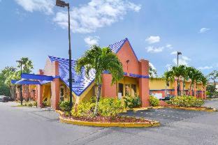 Central Sarasota Hotel | Comfortable Oceanfront Stay at Americas Best Value Inn
