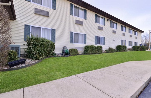 Seymour Hotel | Convenient Stay at Americas Best Value Inn - Seymour