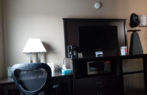 Bismarck Hotel | Discover Americas Best Value Inn & Suites in Bismarck
