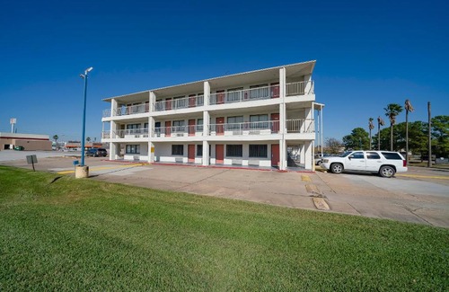 Humble Hotel | Convenient Stay at OYO Hotel Houston near IAH Airport