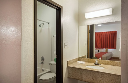 Humble Hotel | Budget-Friendly OYO Hotel Houston near IAH Airport & HWY 59