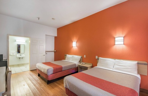 Humble Hotel | Budget-Friendly OYO Hotel Houston near IAH Airport & HWY 59