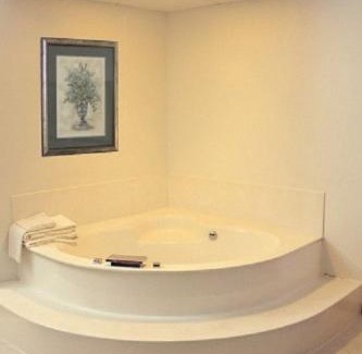 Annandale Hotel | Top-Rated Americas Best Value Inn with Pool & Hot Tub