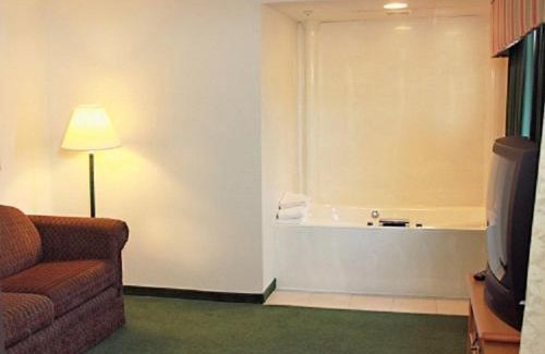 Annandale Hotel | Top-Rated Americas Best Value Inn with Pool & Hot Tub