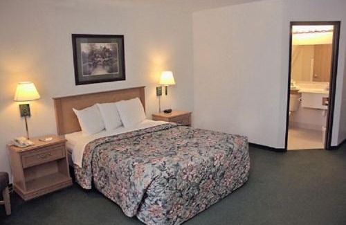 Annandale Hotel | Top-Rated Americas Best Value Inn with Pool & Hot Tub