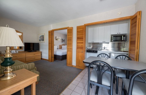 Lake George Hotel | Experience Americas Best Value Inn & Suites Lake George