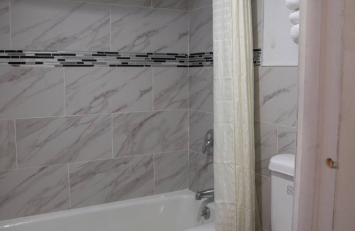 Vandalia Hotel | Budget Inn: Family-Friendly Stay with Spa and Breakfast