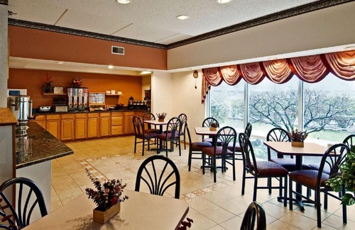 Waukegan Hotel | Budget-Friendly Stay at Americas Best Value Inn Waukegan