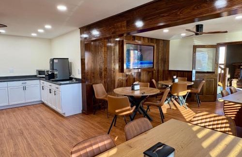 Pinnacles Entrance Badlands Hotel | Oceanfront Comfort at Americas Best Value Inn Wall