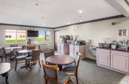 Wenona Hotel | Budget-Friendly Stay at Americas Best Value Inn Wenona