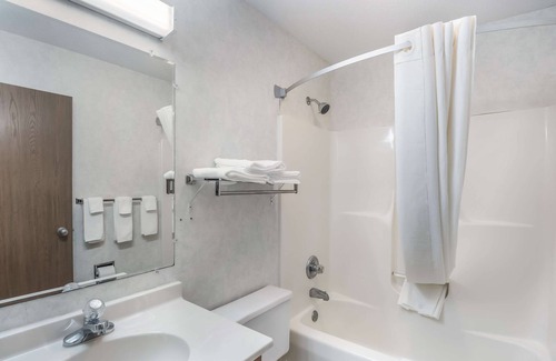 Wenona Hotel | Budget-Friendly Stay at Americas Best Value Inn Wenona