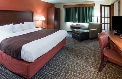 Alexandria Hotel | Relax at AmericInn by Wyndham Alexandria with Pool & Spa