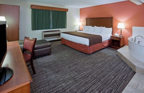 Alexandria Hotel | Relax at AmericInn by Wyndham Alexandria with Pool & Spa