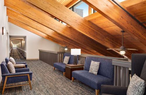 Baudette Hotel | Relax at AmericInn by Wyndham Baudette with Ocean Views