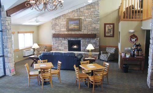 Cedar Rapids - Iowa City Hotel | Comfortable Stay at AmericInn by Wyndham Cedar Rapids Airport