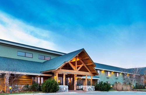 Chamberlain Hotel | Pet-Friendly Stay at AmericInn by Wyndham Chamberlain