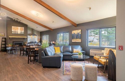 Grand Rapids Hotel | Discover AmericInn by Wyndham Grand Rapids with Pool & Hot Tub