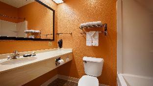 Grinnell Hotel | Pet-Friendly AmericInn by Wyndham Grinnell with Pool Access