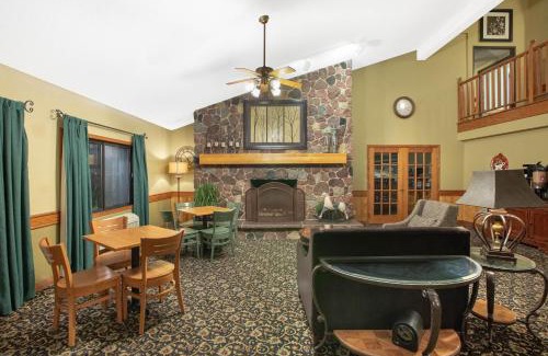 Kearney Hotel | Pet-Friendly AmericInn by Wyndham Kearney with Breakfast