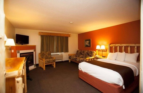 Jenkins Hotel | Top-Rated AmericInn by Wyndham: Pool, Spa & Breakfast