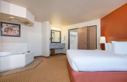 Pampa Hotel | Inviting Stay at AmericInn by Wyndham Pampa - Event Center