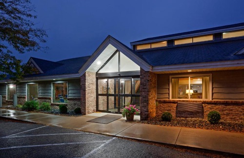 Red Wing Hotel | Discover AmericInn by Wyndham Red Wing with Pool & Spa