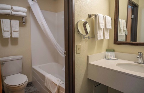 Red Wing Hotel | Discover Comfort at AmericInn by Wyndham Red Wing