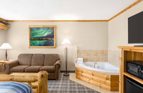 Roseau Hotel | Comfort and Convenience at AmericInn by Wyndham Roseau
