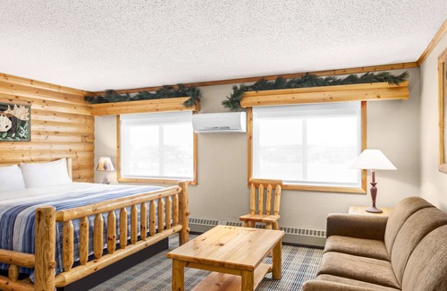 Roseau Hotel | Comfort and Convenience at AmericInn by Wyndham Roseau