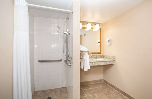 Sioux City Hotel | Family-Friendly Stay at AmericInn by Wyndham Sioux City