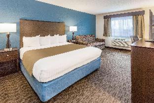 Sleepy Eye Hotel | Relax at AmericInn by Wyndham Sleepy Eye with Pool & Hot Tub