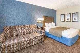 Sleepy Eye Hotel | Relax at AmericInn by Wyndham Sleepy Eye with Pool & Hot Tub