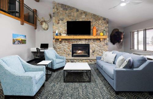 Stuart Hotel | Discover Comfort at AmericInn by Wyndham Stuart