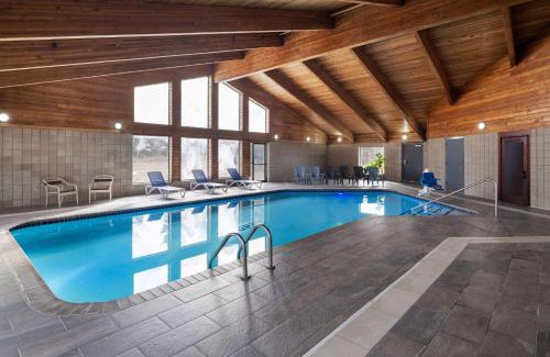 Stuart Hotel | Discover Comfort at AmericInn by Wyndham Stuart
