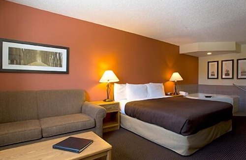 Tofte Hotel | Relaxing AmericInn by Wyndham Tofte Near Lake Superior