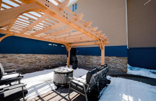 Tomahawk Hotel | Pet-Friendly Retreat at Super 8 by Wyndham Tomahawk