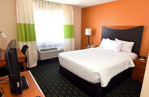 Southwest Topeka Hotel | Family-Friendly Stay at AmericInn by Wyndham Topeka