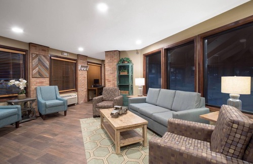 Mount Pleasant Hotel | Comfortable Stay at AmericInn by Wyndham Mount Pleasant
