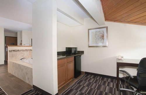 Mount Pleasant Hotel | Comfortable Stay at AmericInn by Wyndham Mount Pleasant