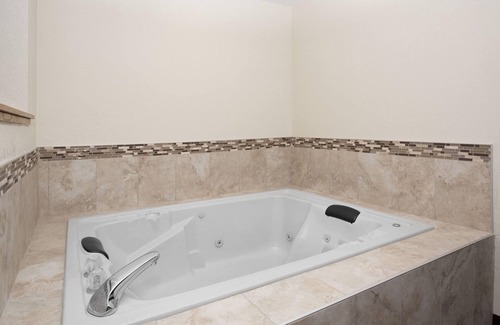 Mount Pleasant Hotel | Comfortable Stay at AmericInn by Wyndham Mount Pleasant