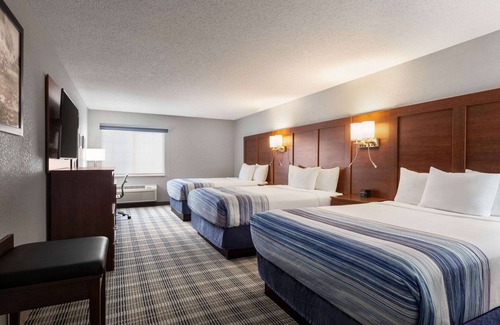 Conroy Hotel | Discover AmericInn by Wyndham Williamsburg With Pool & Spa